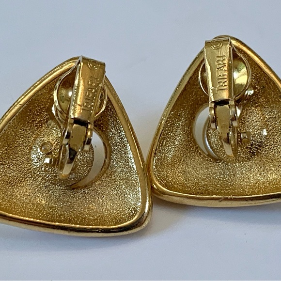 Vintage Crown Trifari Gold Tone Faux Pearl Earrings - Picture 8 of 8